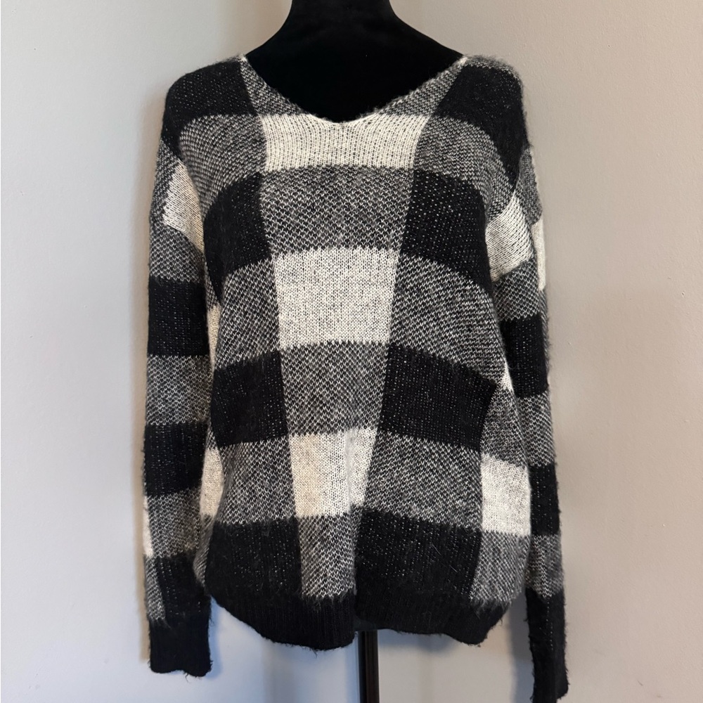 Maurices Plaid Sweater Size Small